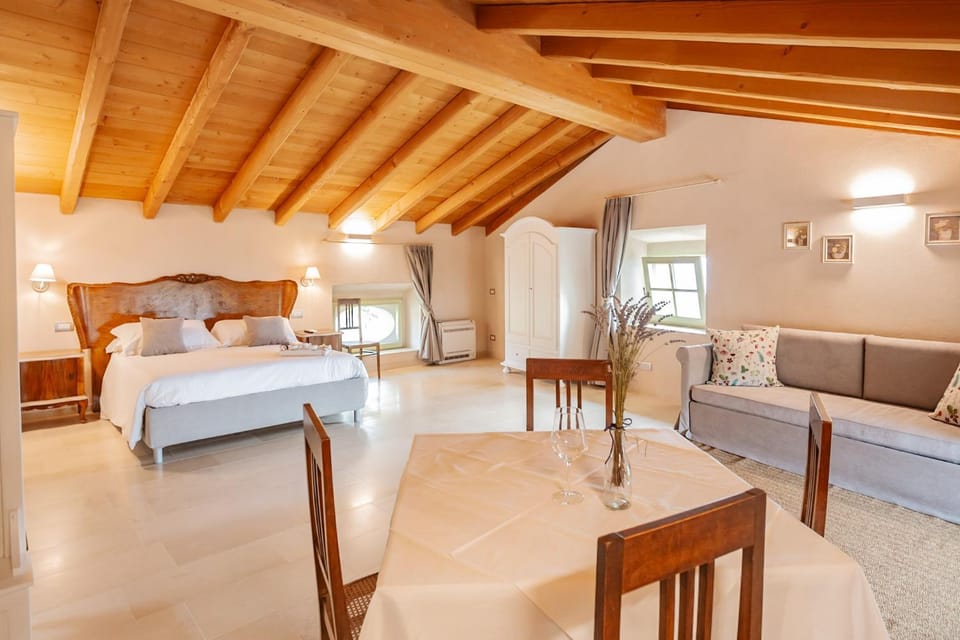 Living room, Photo of the whole room, Dining area, Bedroom