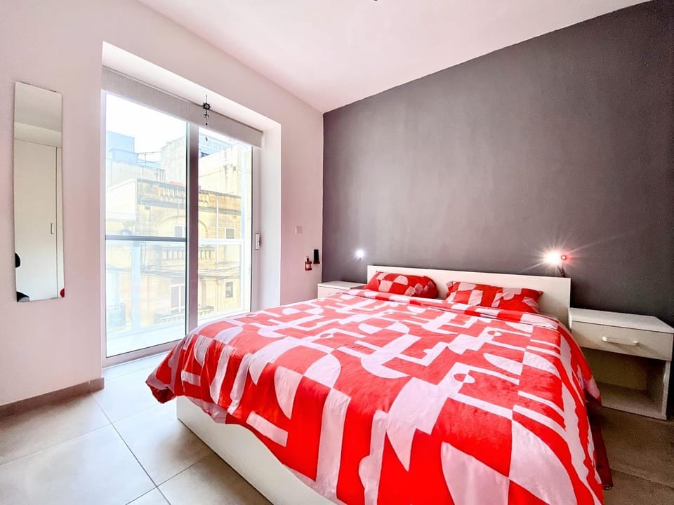 Property building, Bed, View (from property/room), Balcony/Terrace, Bedroom, furniture