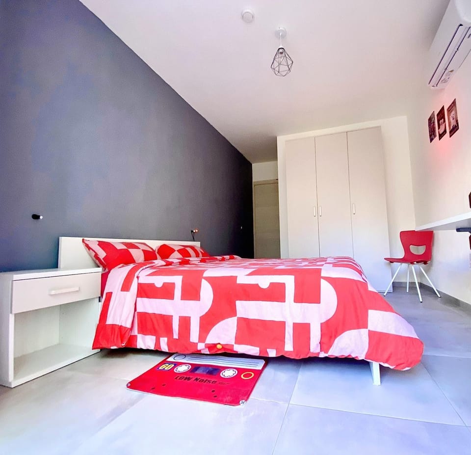 Property building, Bed, Decorative detail, Bedroom, furniture, wardrobe, air conditioner