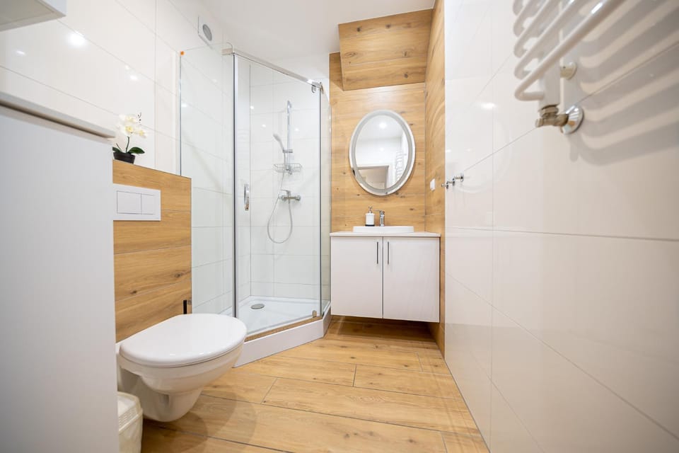 Shower, Toilet, Bathroom, towels