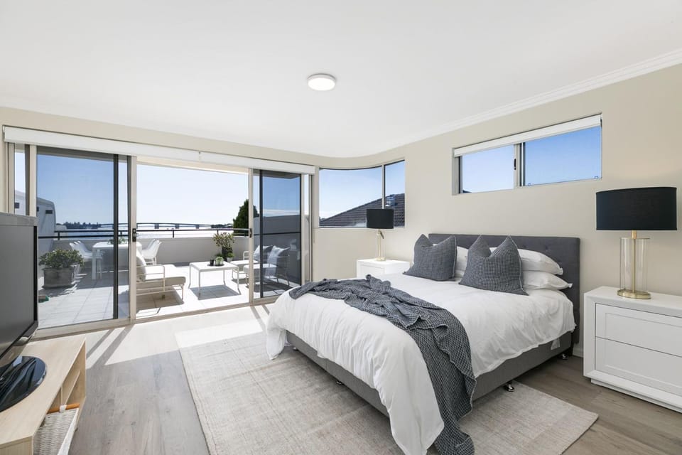 Bed, View (from property/room), Balcony/Terrace, Bedroom