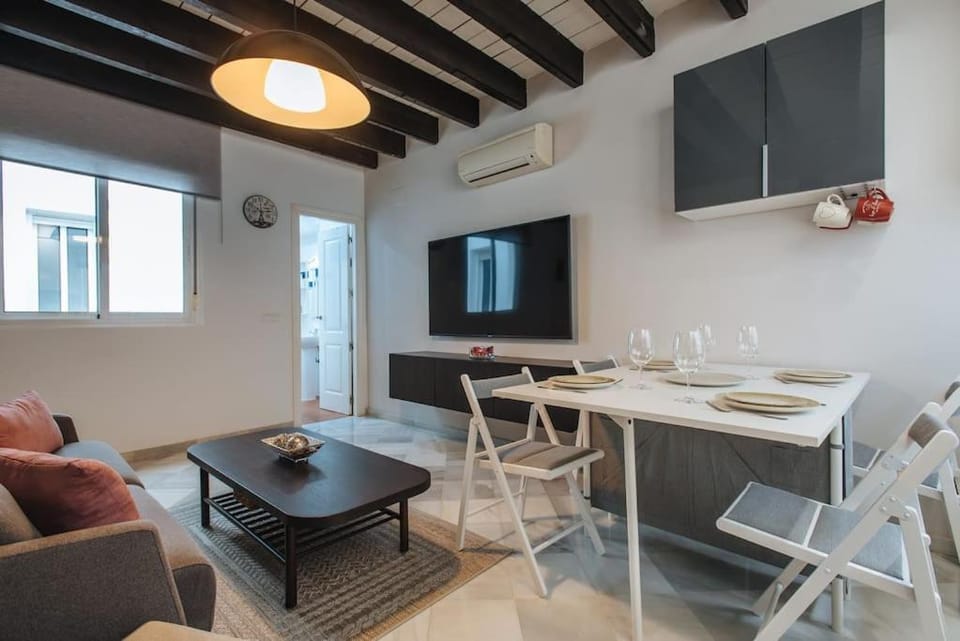 AD2B Apartment, 300m from Cathedral with 2br Apartment in Seville