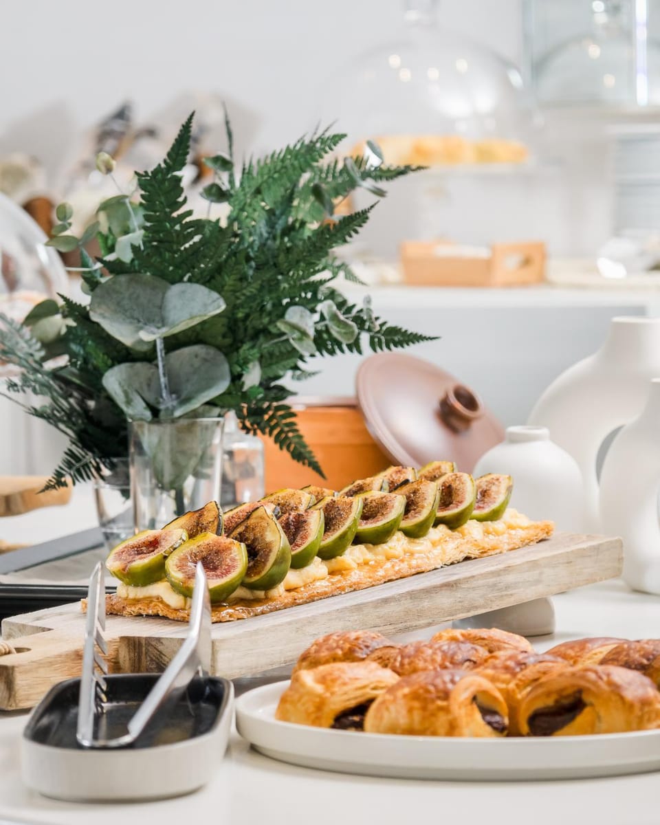 Restaurant/places to eat, Breakfast, Buffet breakfast