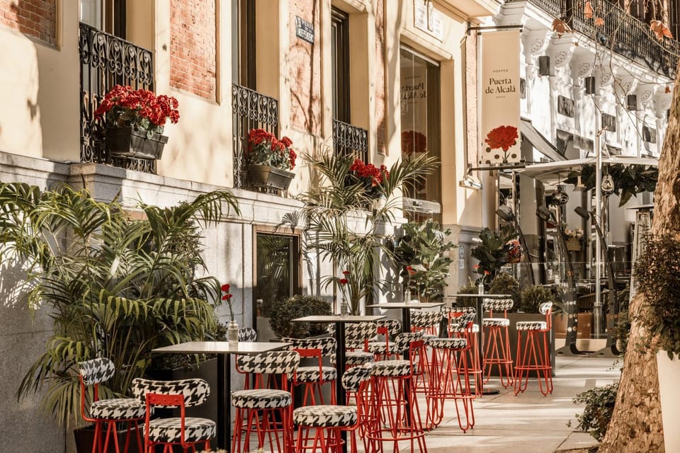 Restaurant/places to eat, Off site, Lounge or bar