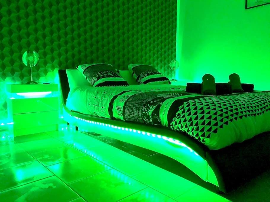 Le Black and Wood, proche centre, parking gratuit. Apartment in Île-de-France