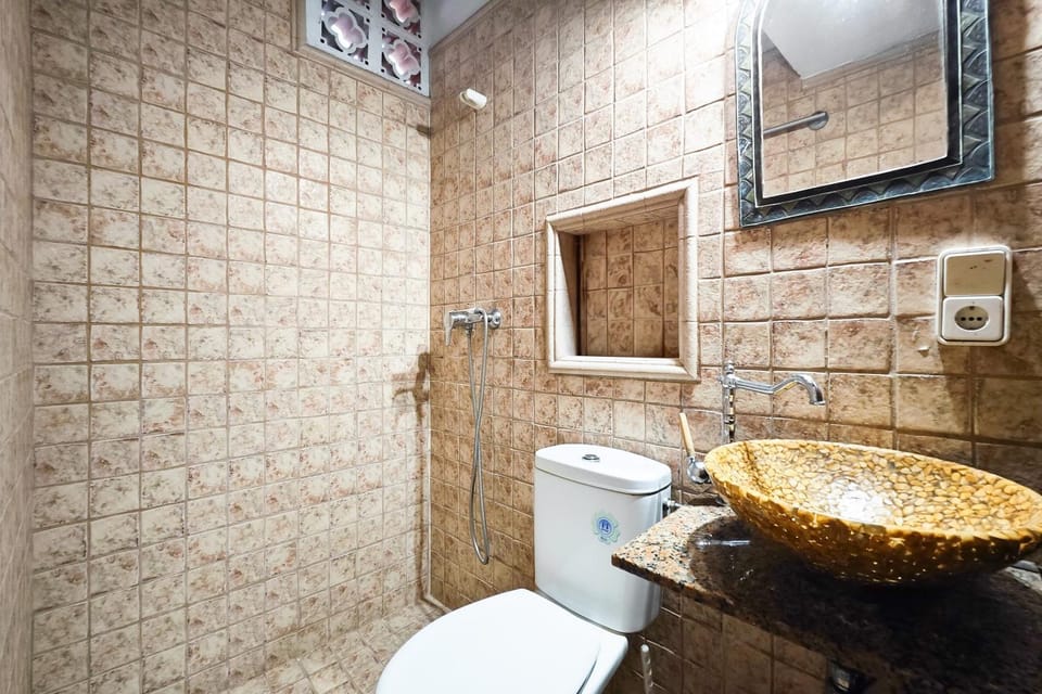 Bathroom, Living room
