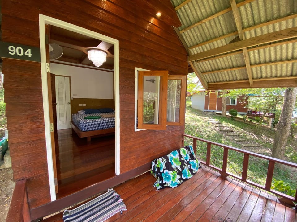 Mook Happy Bungalow House in Thailand