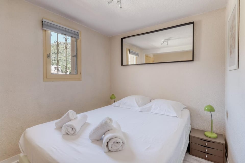 T3 duplex 18m2 terrace with sea view close to the beach House in Le Lavandou