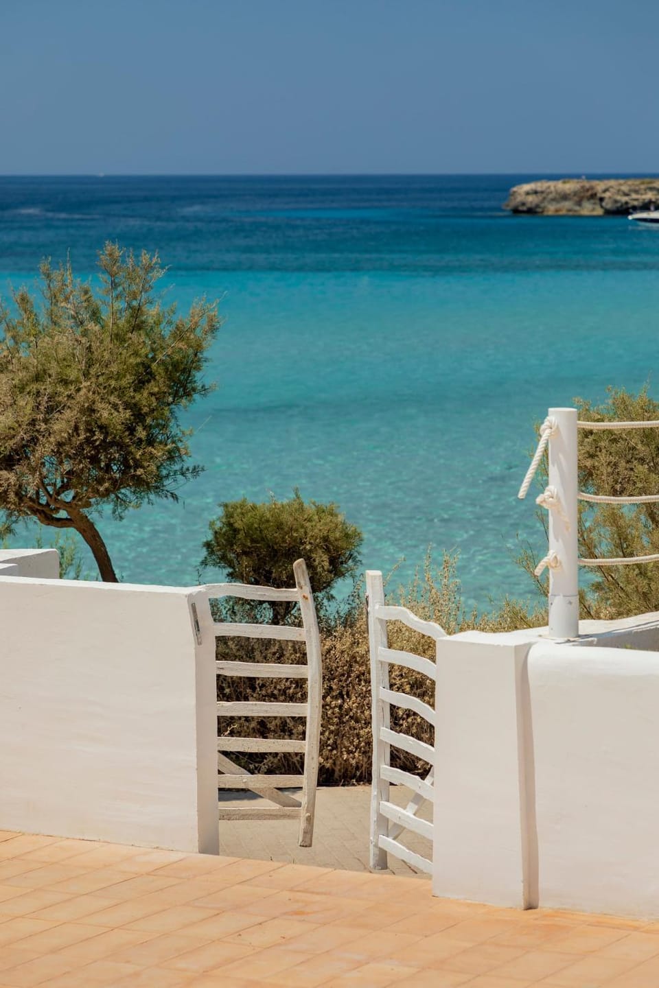 Facade/entrance, View (from property/room), Sea view