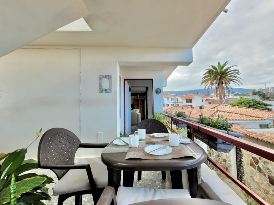 View (from property/room), Balcony/Terrace, Seating area, Dining area