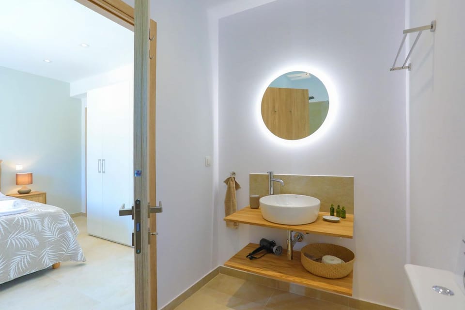 Bed, Bathroom, Bedroom
