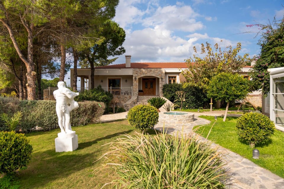 Property building, Nearby landmark, Natural landscape, Garden, Lobby or reception, Garden view
