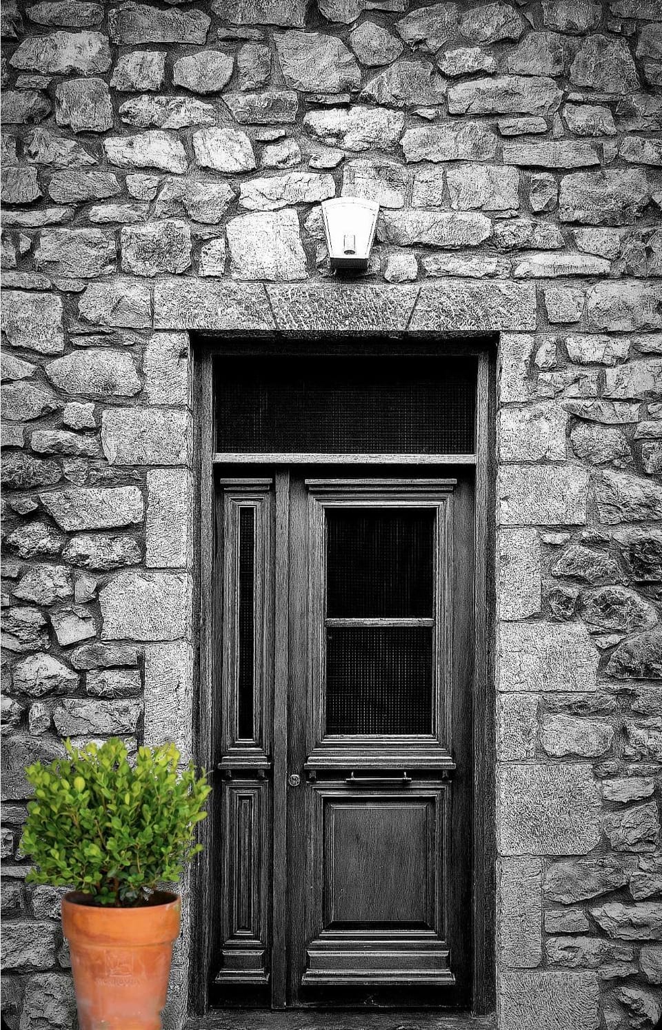 Property building, Facade/entrance, Natural landscape, TV and multimedia, Landmark view