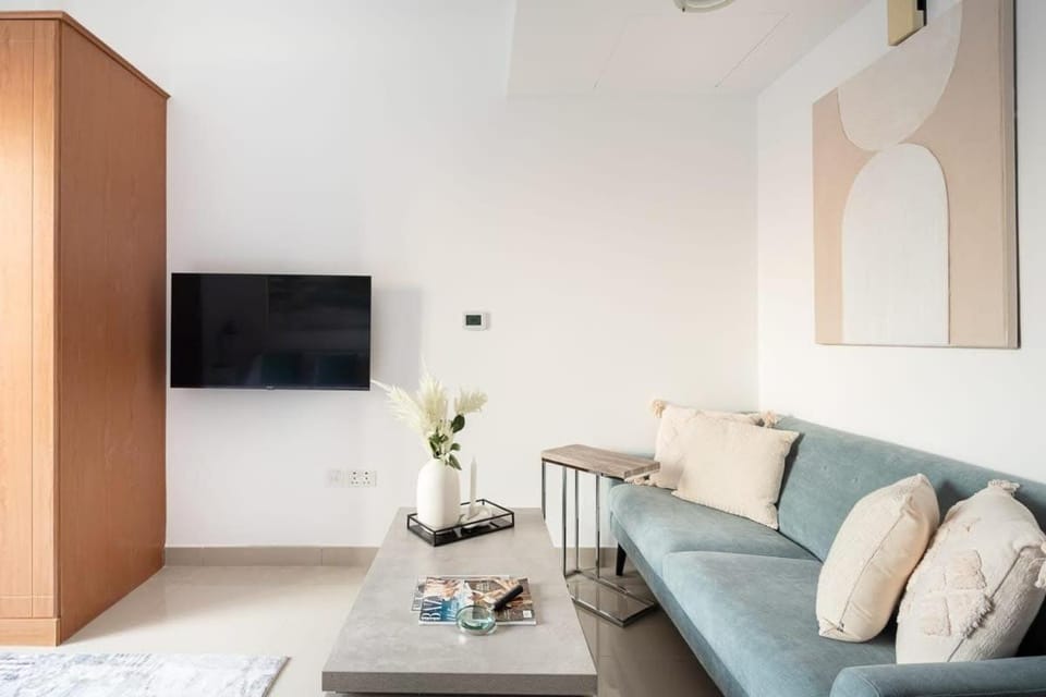 Frank Porter - Lakeside Tower D Apartment in Dubai
