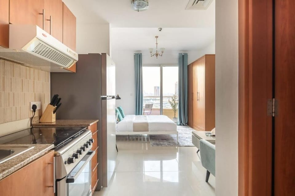 Frank Porter - Lakeside Tower D Apartment in Dubai