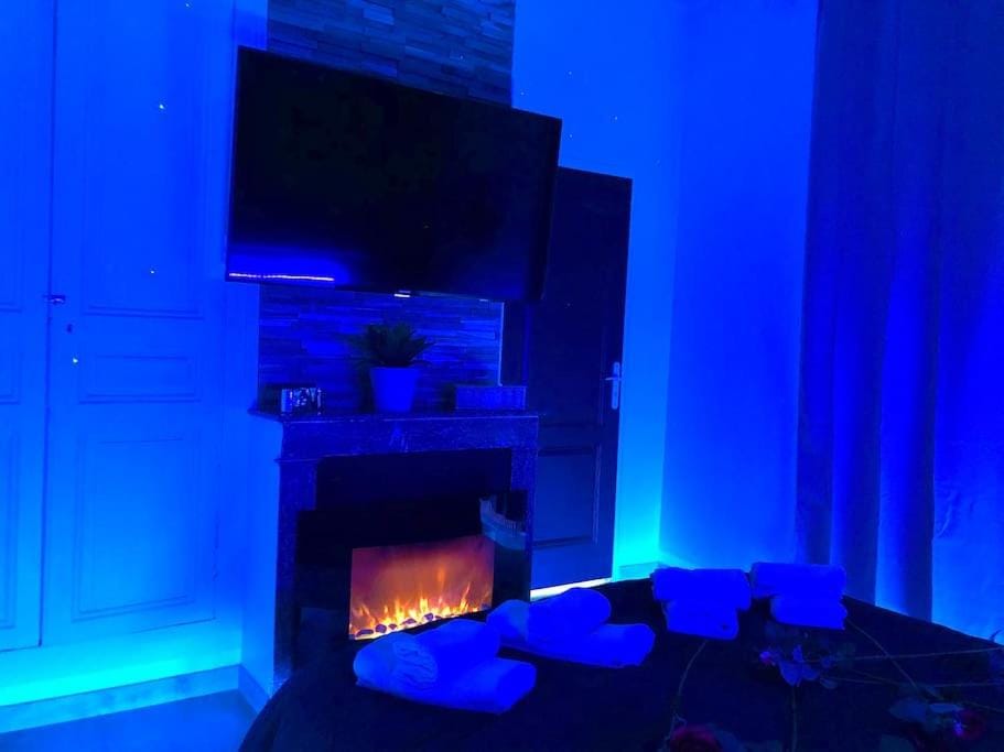 La suite romantique Jacuzzi,parking gratuit,centre Apartment in Île-de-France