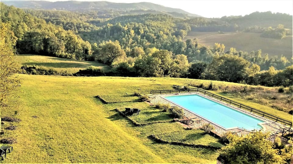 Umbrian Farmhouse Retreat with Private Pool and Garden Farm Stay in Umbria