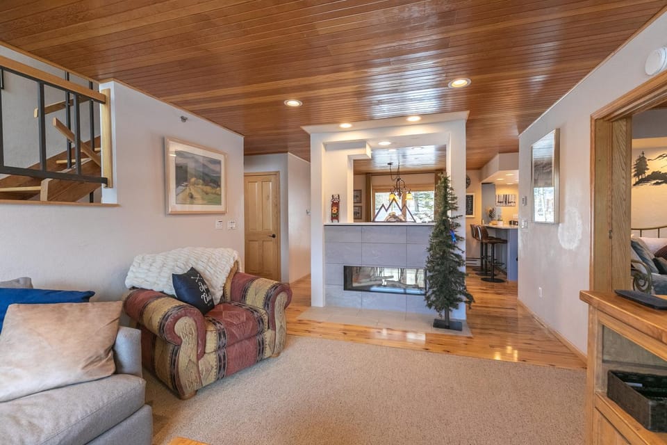 Sunrise Ridge Townhome: Hot Tub, Stunning Views Apartment in Breckenridge