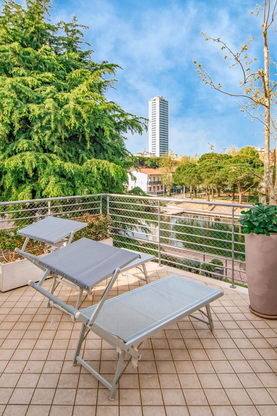 Property building, sunbed