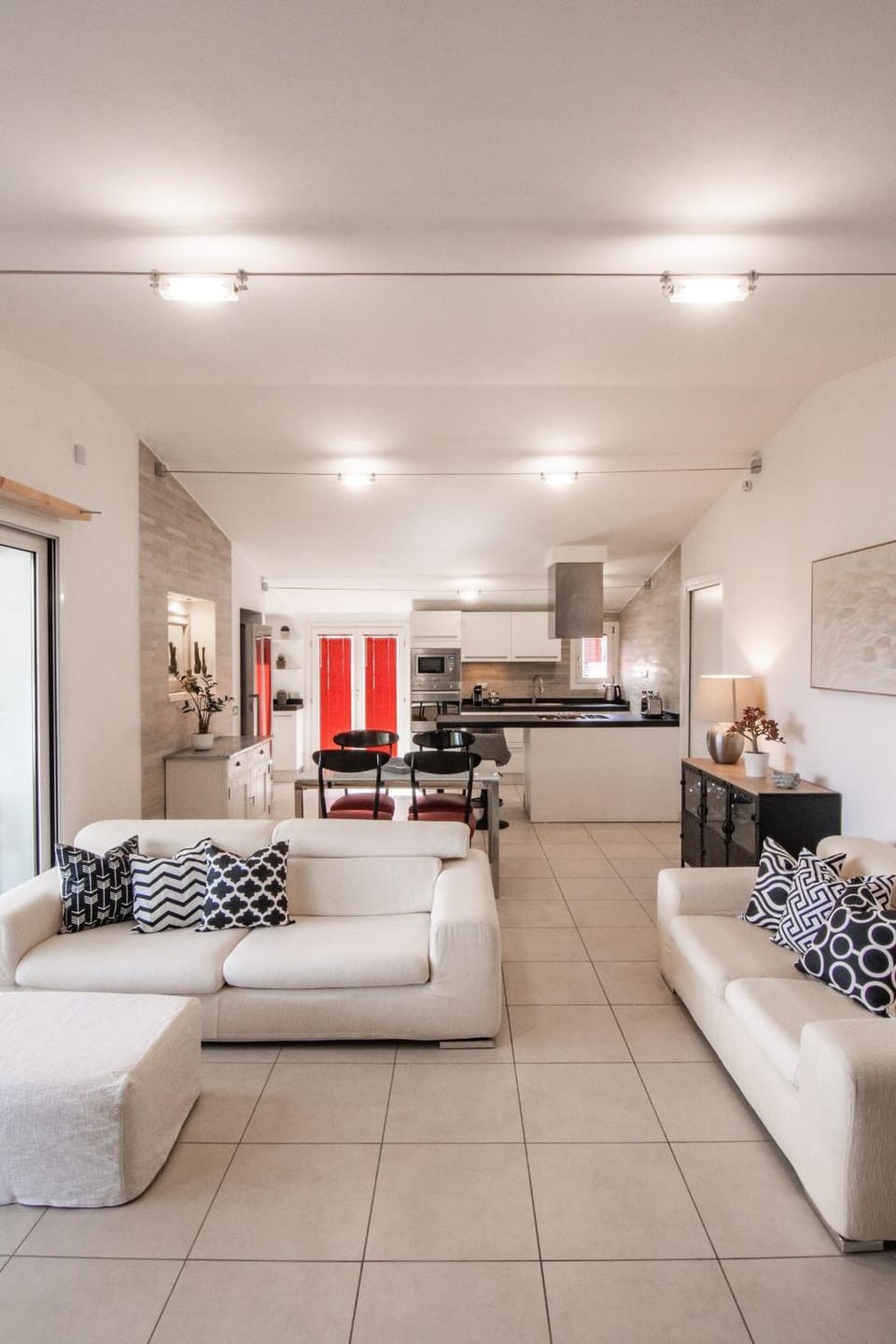 Kitchen or kitchenette, Seating area, Dining area