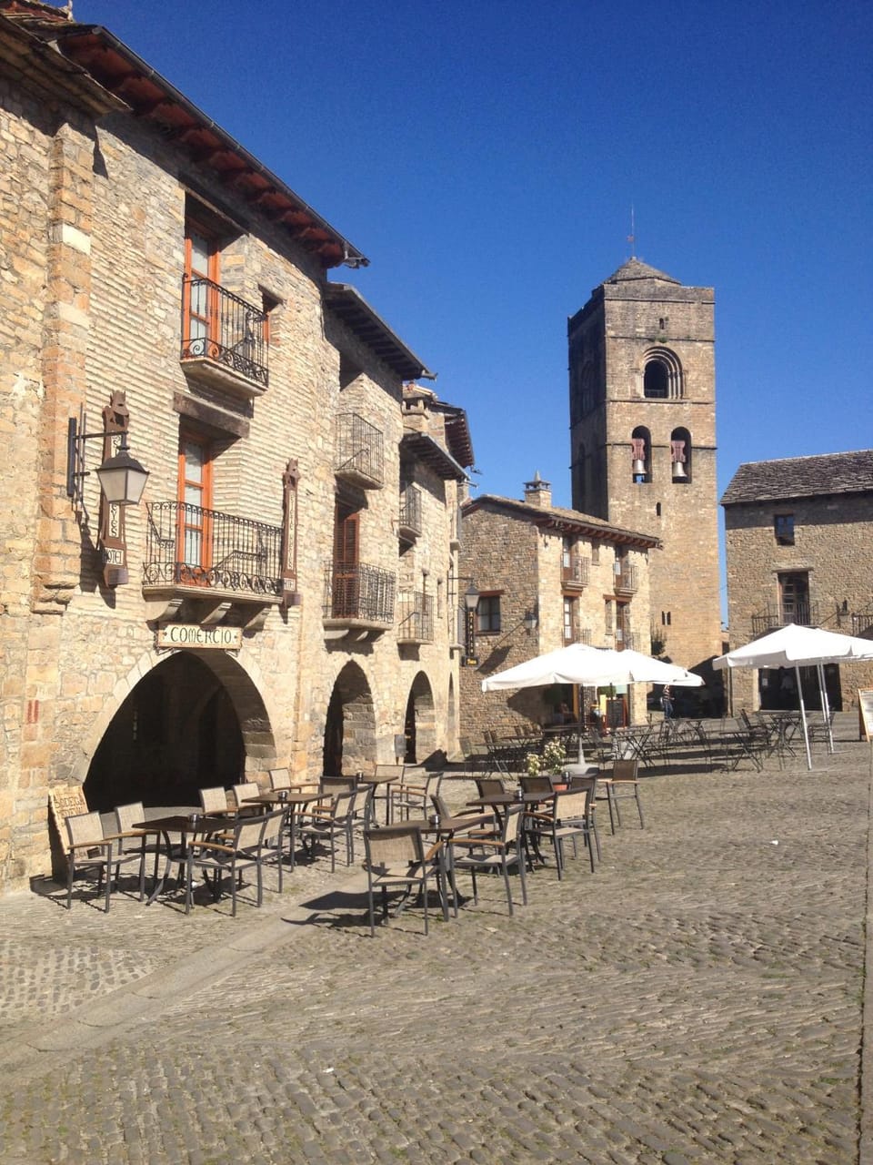 Facade/entrance, Area and facilities
