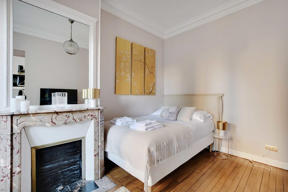 Bedroom, flat iron
