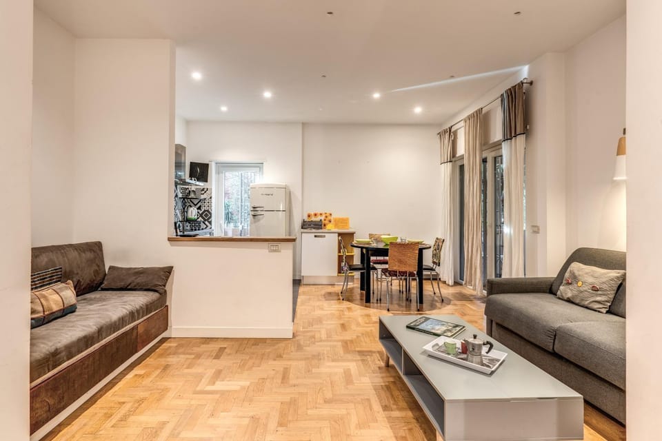 Kitchen or kitchenette, Living room, Seating area, Dining area