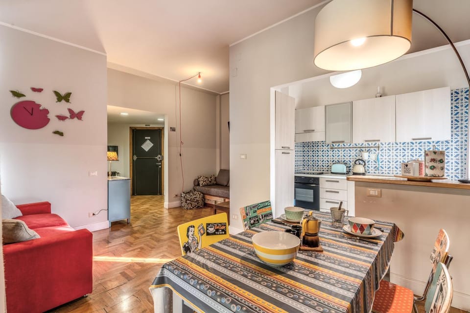 Kitchen or kitchenette, Living room, Seating area, Dining area, oven, stove