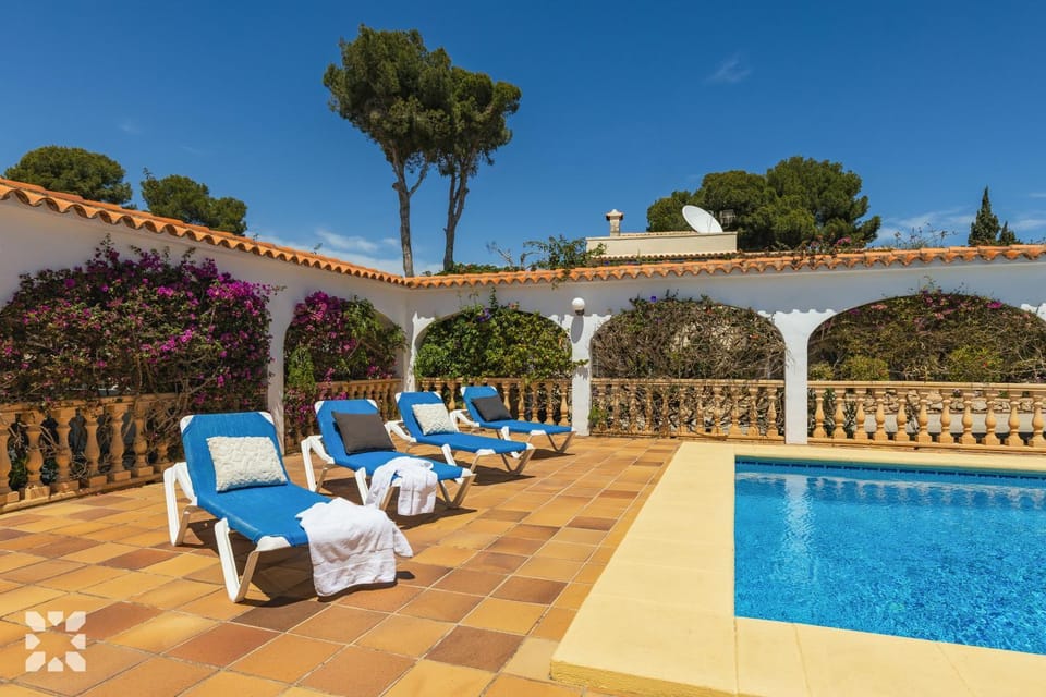 Patio, Spring, Day, Garden, Garden view, Pool view, Swimming pool, sunbed