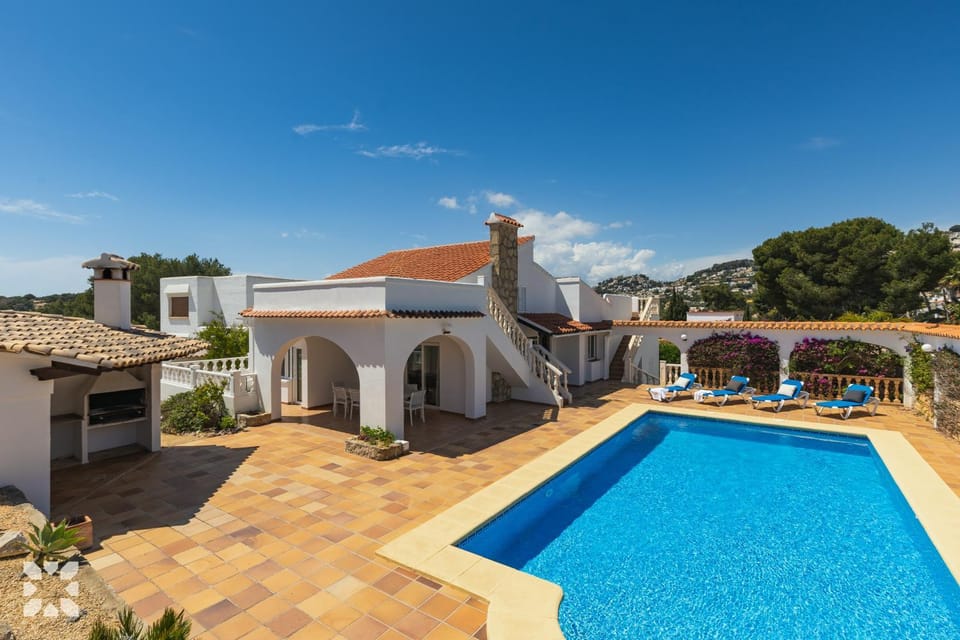 Property building, Patio, Day, Pool view, Swimming pool, sunbed