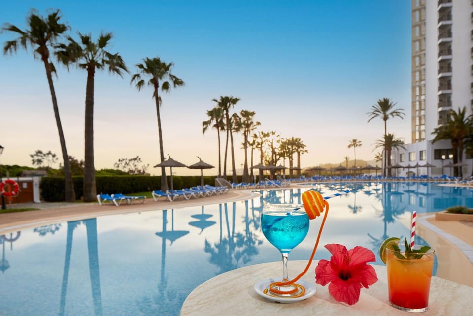 Garden, View (from property/room), Swimming pool, Drinks