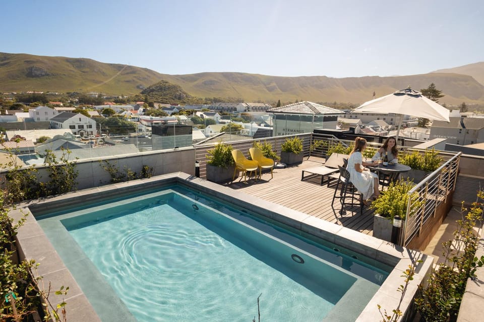 Property building, Patio, Mountain view, Pool view, Swimming pool, sunbed