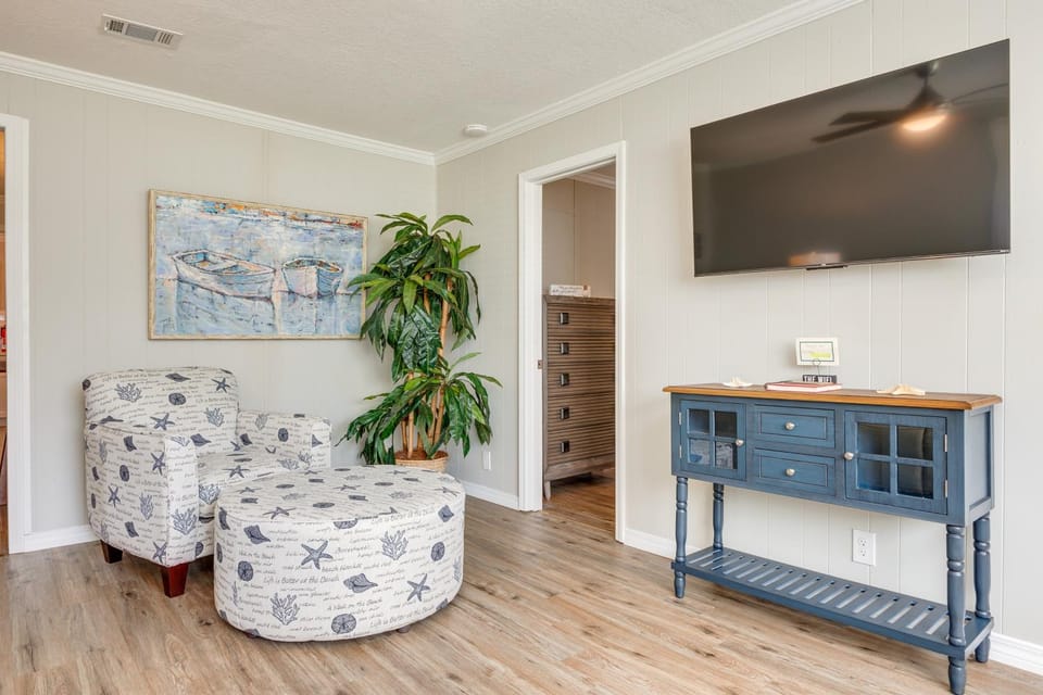 Charming Gulfport Home about 2 Mi to Marina House in Gulfport