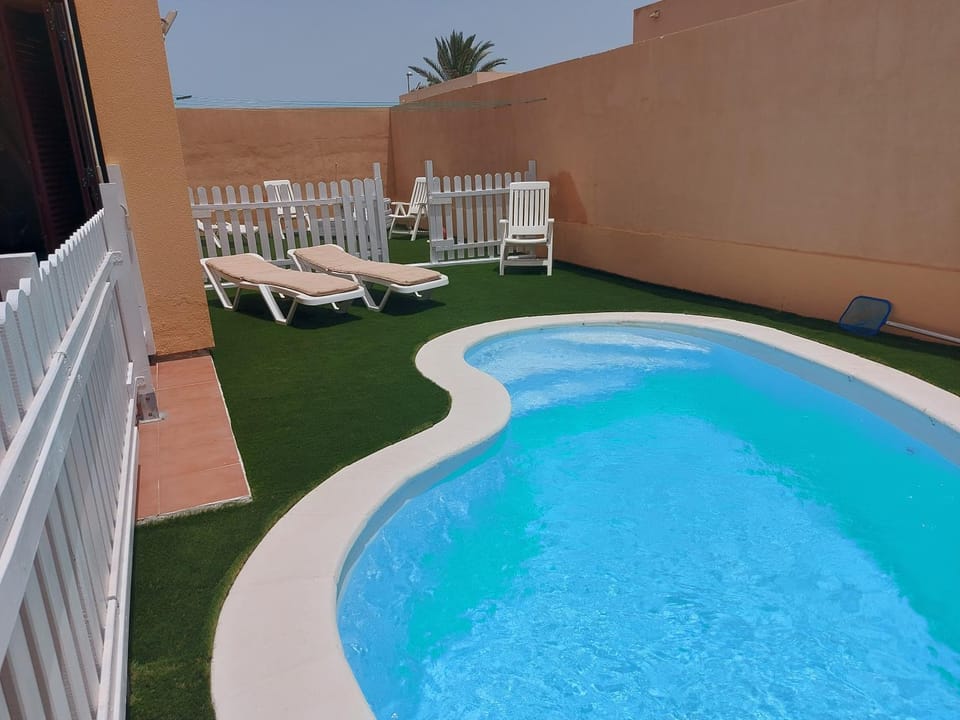villa Mimosa House in Maxorata