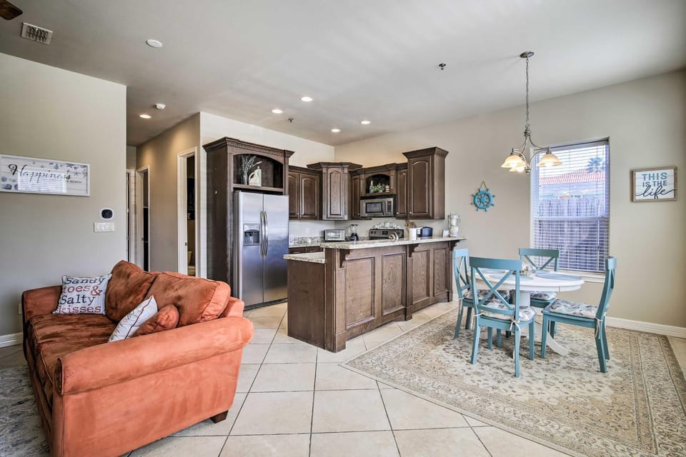 Texas Condo w/ Outdoor Pools - Walk to Beach! House in South Padre Island