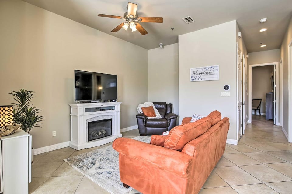 Texas Condo w/ Outdoor Pools - Walk to Beach! House in South Padre Island