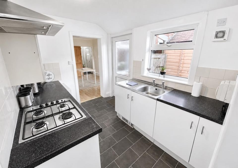EasyRest House 2 Grantham - 6 Beds & Free Parking - Easy Location - Access to A1, Town Centre & Shops House in Grantham