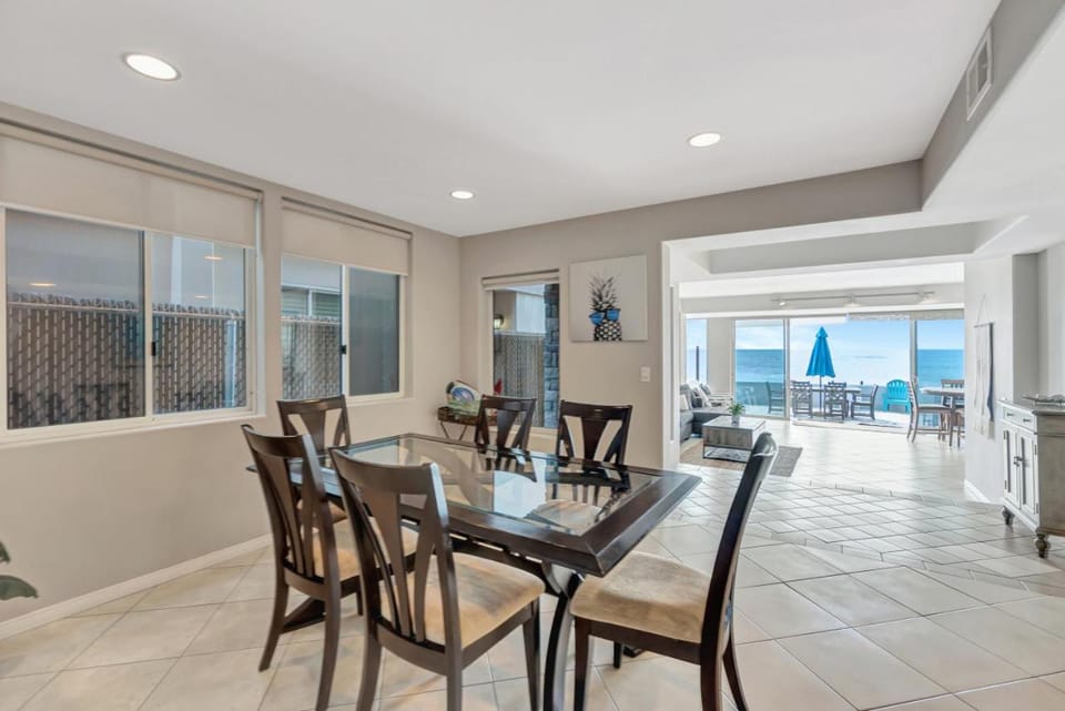 OCEAN FRONT - STUNNING VIEWS- VACATION PARADISE!! House in Capistrano Beach