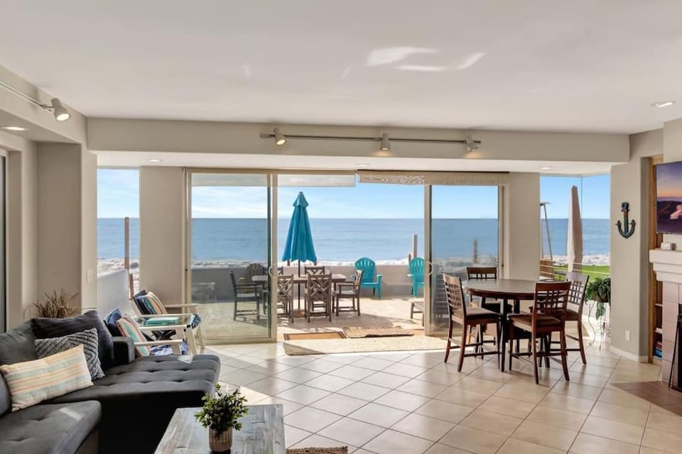 OCEAN FRONT - STUNNING VIEWS- VACATION PARADISE!! House in Capistrano Beach