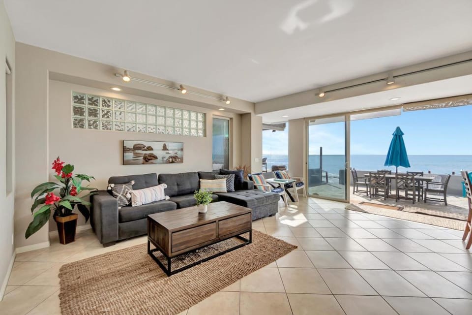 OCEAN FRONT - STUNNING VIEWS- VACATION PARADISE!! House in Capistrano Beach