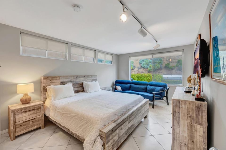 OCEAN FRONT - STUNNING VIEWS- VACATION PARADISE!! House in Capistrano Beach