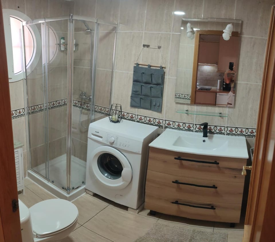 Shower, Toilet, towels, washing machine