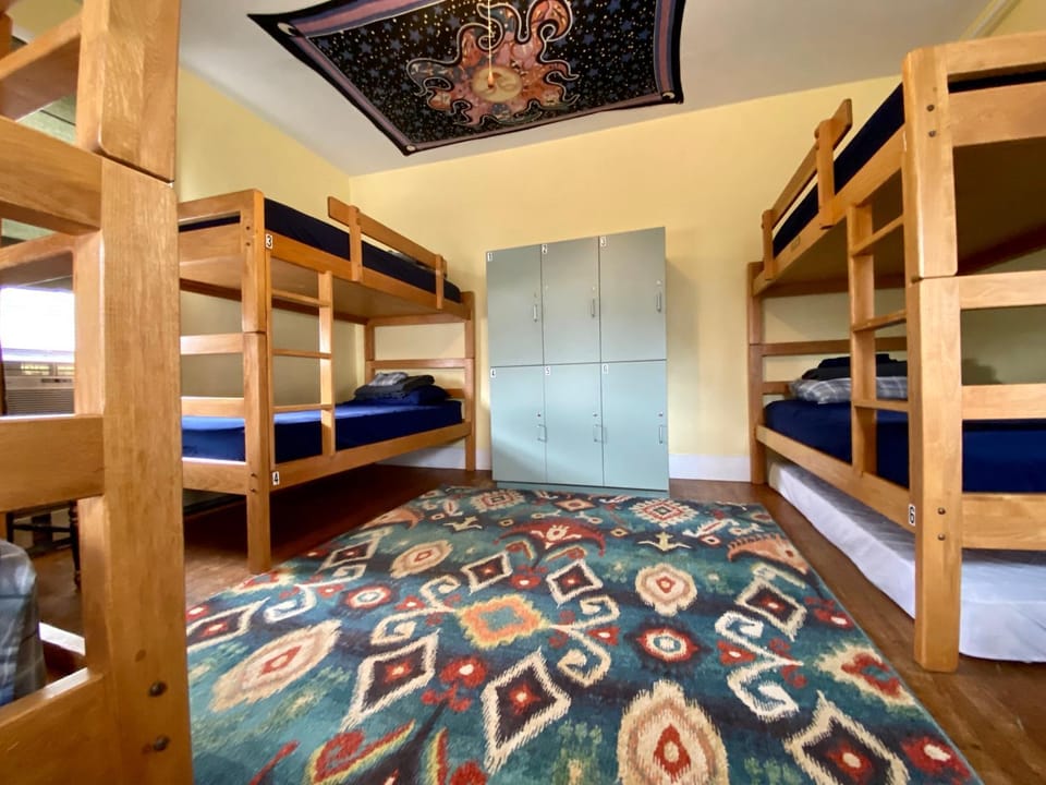 Bed, bunk bed, microwave