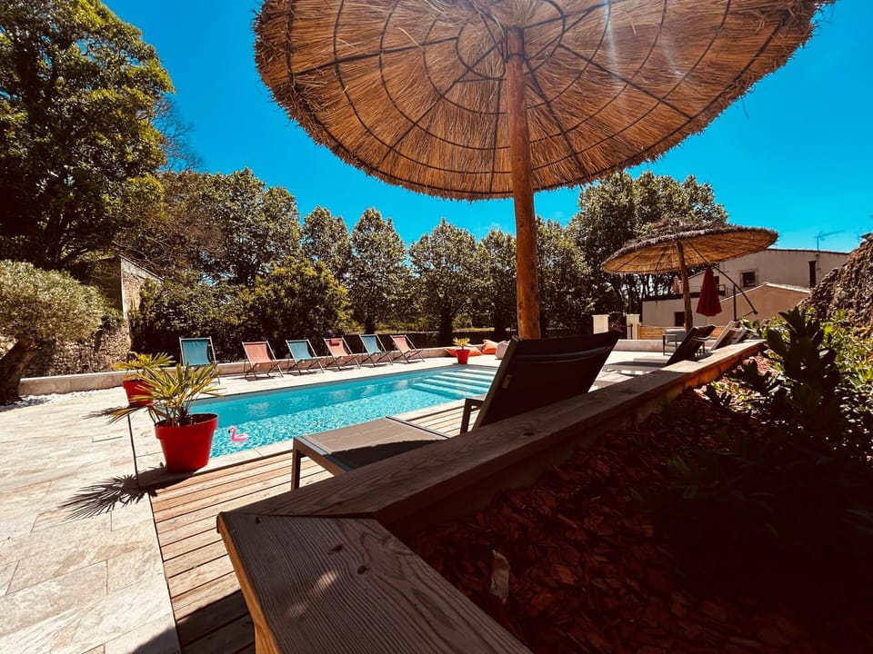 Pool view, Swimming pool, sunbed