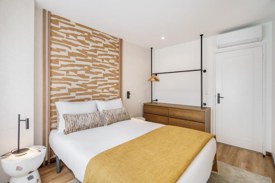 Bed, Bedroom, air conditioner