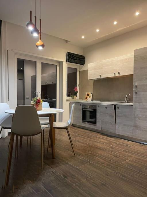 Kitchen or kitchenette, Dining area, pet friendly