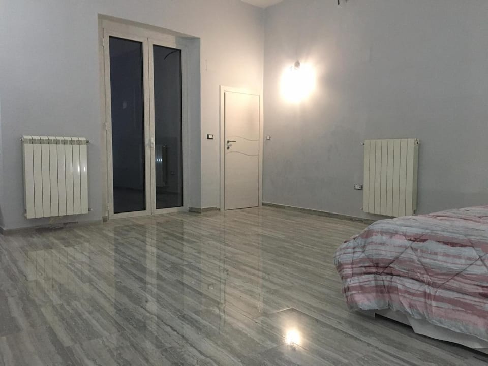 Bedroom, internet