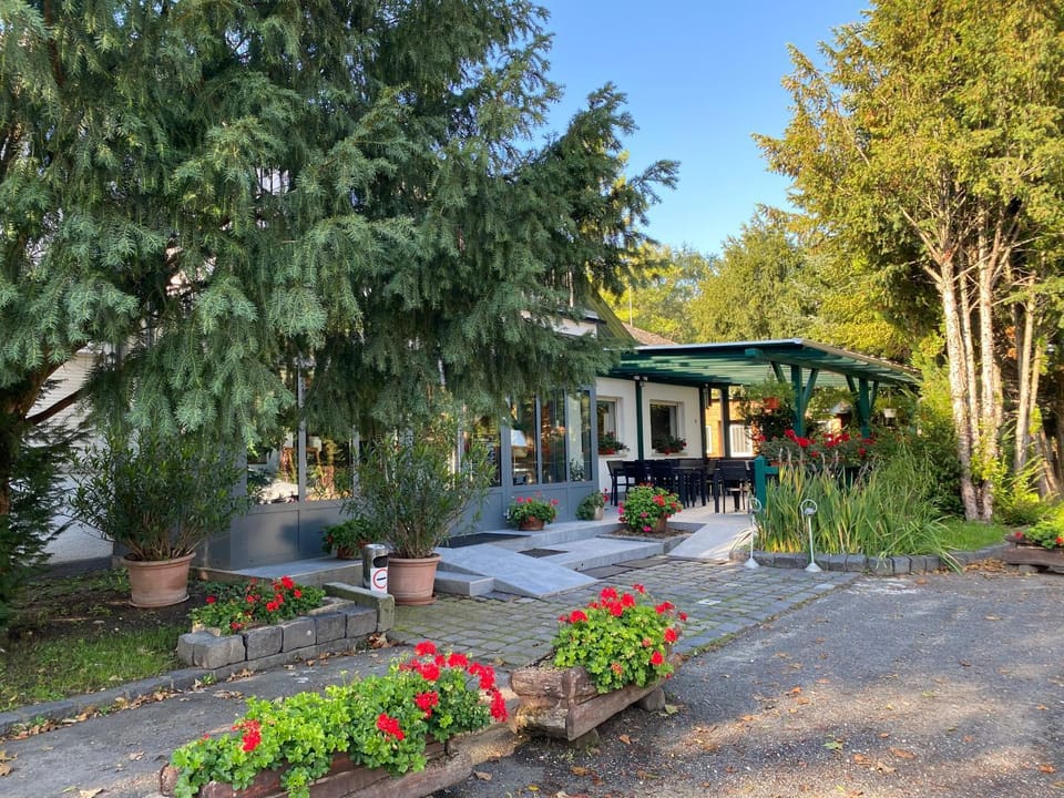 Property building, Balcony/Terrace, Parking
