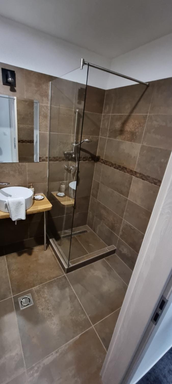 Shower, Bathroom, towels