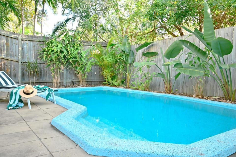 Garden, Swimming pool, Swimming pool, sunbed